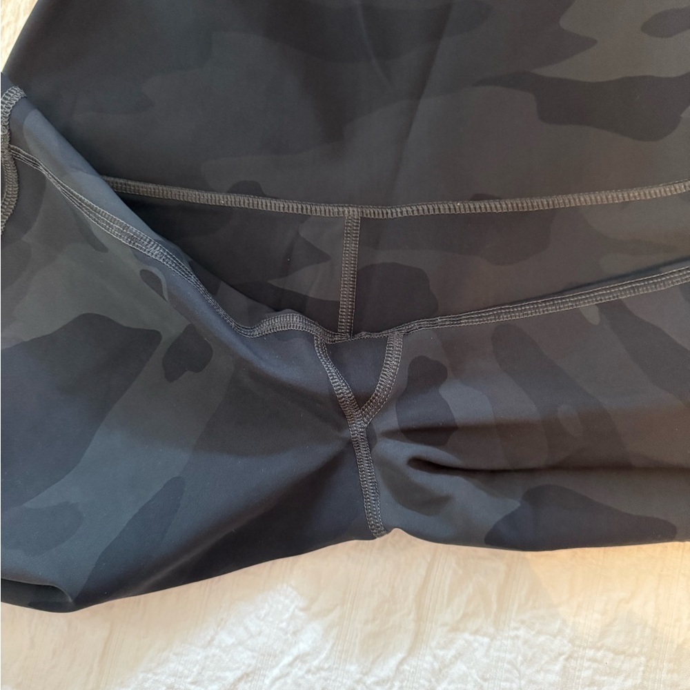 ALO Yoga Black Camo Shorts - Picture 4 of 5
